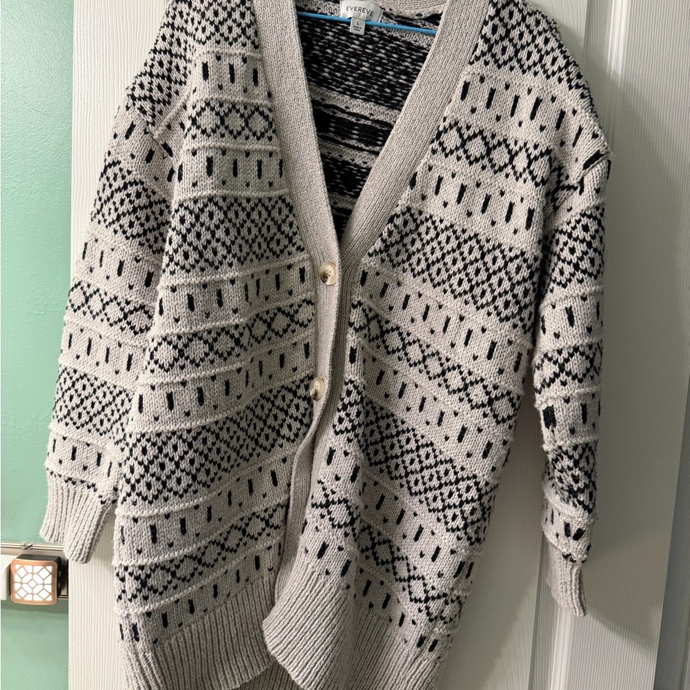 Evereve Gray and Black Geometric Knit Cardigan